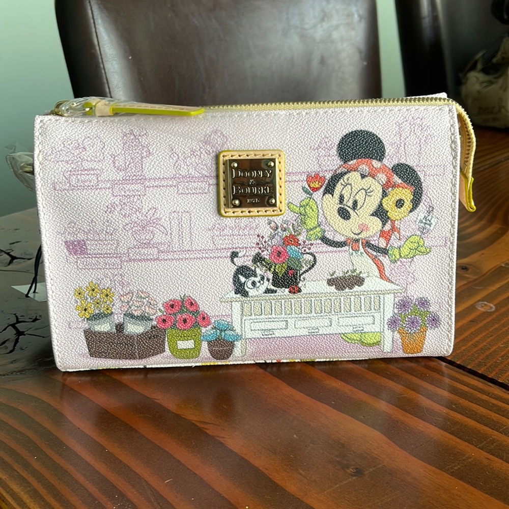 NWT Disney Dooney and Bourke 2018 Flower and Garden Crossbody